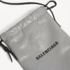 Balenciaga grisi erkek alışveriş çantası ve telefon tutacağı Balenciaga grisi erkek alışveriş çantası ve telefon tutacağı