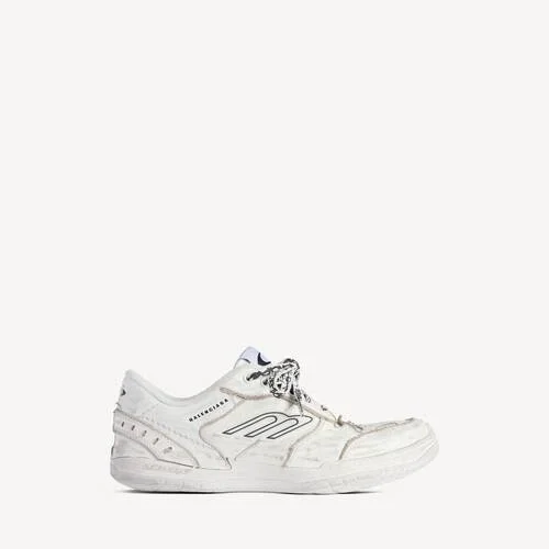Beyaz renkli, orta derecede eskitilmiş kadın Hamptons sneaker’ı Beyaz renkli, orta derecede eskitilmiş kadın Hamptons sneaker’ı