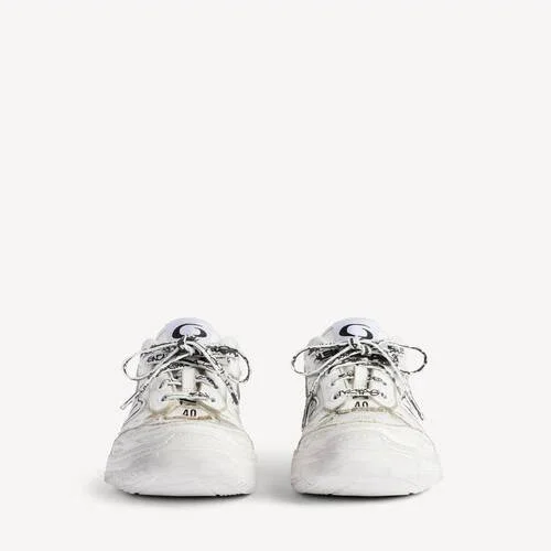 Beyaz renkli, orta derecede eskitilmiş kadın Hamptons sneaker’ı Beyaz renkli, orta derecede eskitilmiş kadın Hamptons sneaker’ı