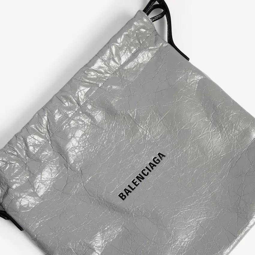 Erkek alışveriş çantası, toz torbası, çapraz askılı orta boy, Balenciaga grisi Erkek alışveriş çantası, toz torbası, çapraz askılı orta boy, Balenciaga grisi