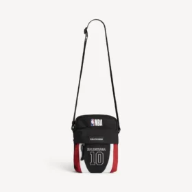 Erkek Balenciaga | NBA işbirliği Explorer çapraz askılı çanta – Siyah/Beyaz/Vermillon Kırmızı