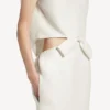 Fildişi rengi, arkası drape edilmiş fiyonklu kadın elbisesi Fildişi rengi, arkası drape edilmiş fiyonklu kadın elbisesi