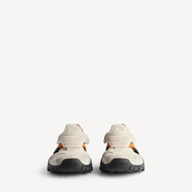 Gri/bej/turuncu/siyah renkli erkek yürüyüş sneaker’ı