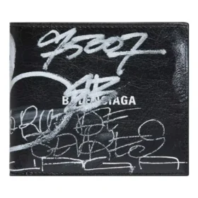 Kare Katlamalı Graffiti Cüzdan “Siyah Beyaz” 594549210LH1090 Kare Katlamalı Graffiti Cüzdan “Siyah Beyaz” 594549210LH1090