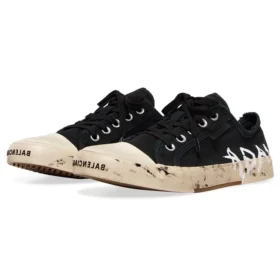 Paris Düşük Bilekli Graffiti Sneaker’lar “Siyah ve Beyaz Yıpranmış Pamuk” 688757W3RR51099 Paris Düşük Bilekli Graffiti Sneaker’lar “Siyah ve Beyaz Yıpranmış Pamuk” 688757W3RR51099