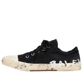 Paris Düşük Bilekli Sneaker “Siyah Yıpranmış Pamuk ve Beyaz Kauçuk, Grafiti Desenli” 688754W3RR51099 Paris Düşük Bilekli Sneaker “Siyah Yıpranmış Pamuk ve Beyaz Kauçuk, Grafiti Desenli” 688754W3RR51099