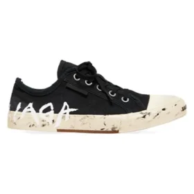 Paris Düşük Bilekli Sneaker “Siyah Yıpranmış Pamuk ve Beyaz Kauçuk, Grafiti Desenli” 688754W3RR51099 Paris Düşük Bilekli Sneaker “Siyah Yıpranmış Pamuk ve Beyaz Kauçuk, Grafiti Desenli” 688754W3RR51099