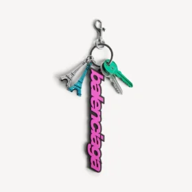 Pembe/siyah renkli kadınlar için Balenciaga motosikletçi temalı charm/anahtarlık