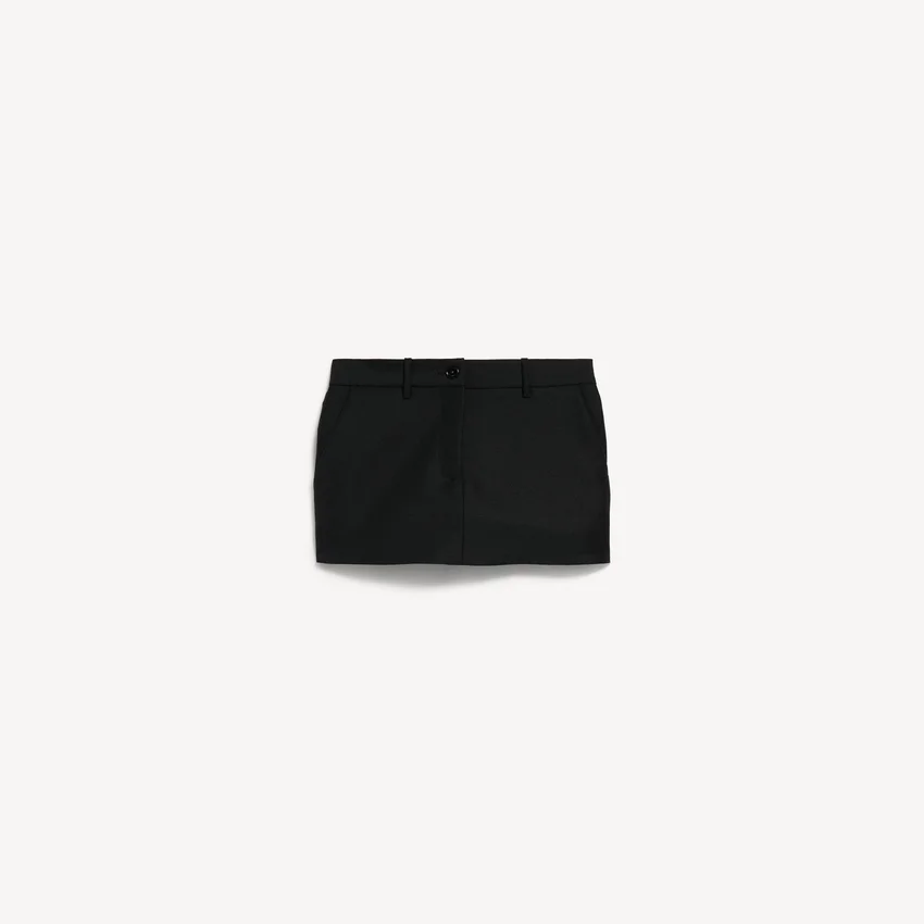 Siyah renkli, kadınlar için mini kesim skort Siyah renkli, kadınlar için mini kesim skort