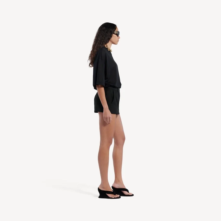 Siyah renkli, kadınlar için mini kesim skort Siyah renkli, kadınlar için mini kesim skort