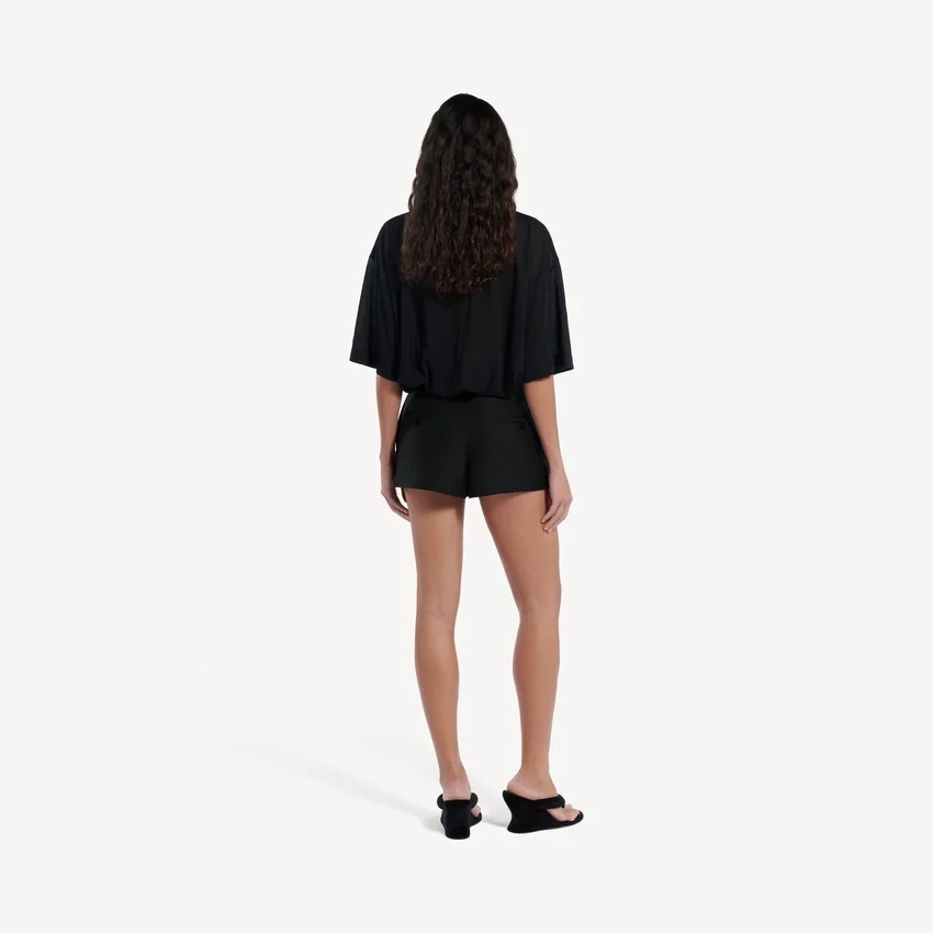 Siyah renkli, kadınlar için mini kesim skort Siyah renkli, kadınlar için mini kesim skort
